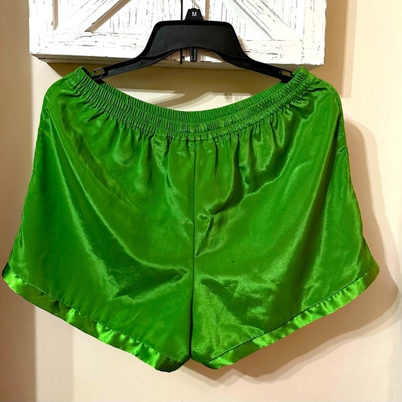 Victoria Secret Vintage Woman’s Pajamas Set With Shorts. - Picture 8 of 11